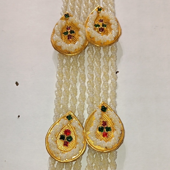 Source Unknown Gold and Cream Layered Necklace - Picture 3 of 5